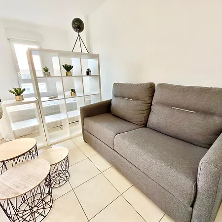 Appart T1 Terrasse Et Parking
